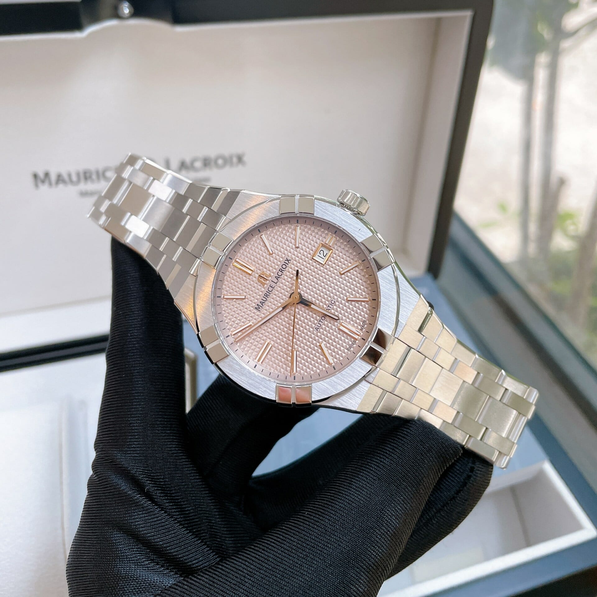 Đồng hồ Maurice Lacroix AI6008-SS002-730-1