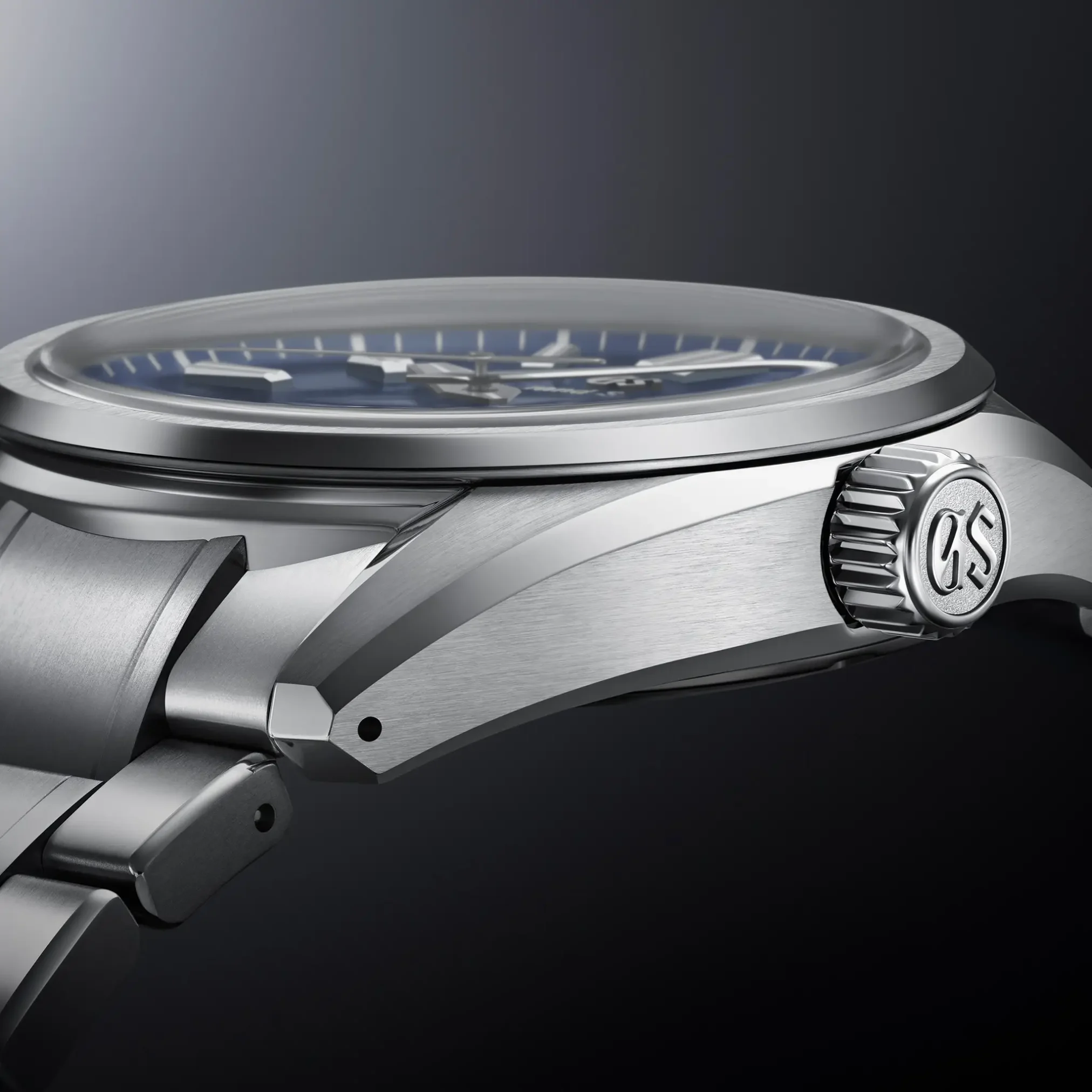 Đồng hồ Grand Seiko Evolution 9 Collection SLGA019 mặt số màu xanh. Dây đeo bằng titanium. Thân vỏ bằng titanium.