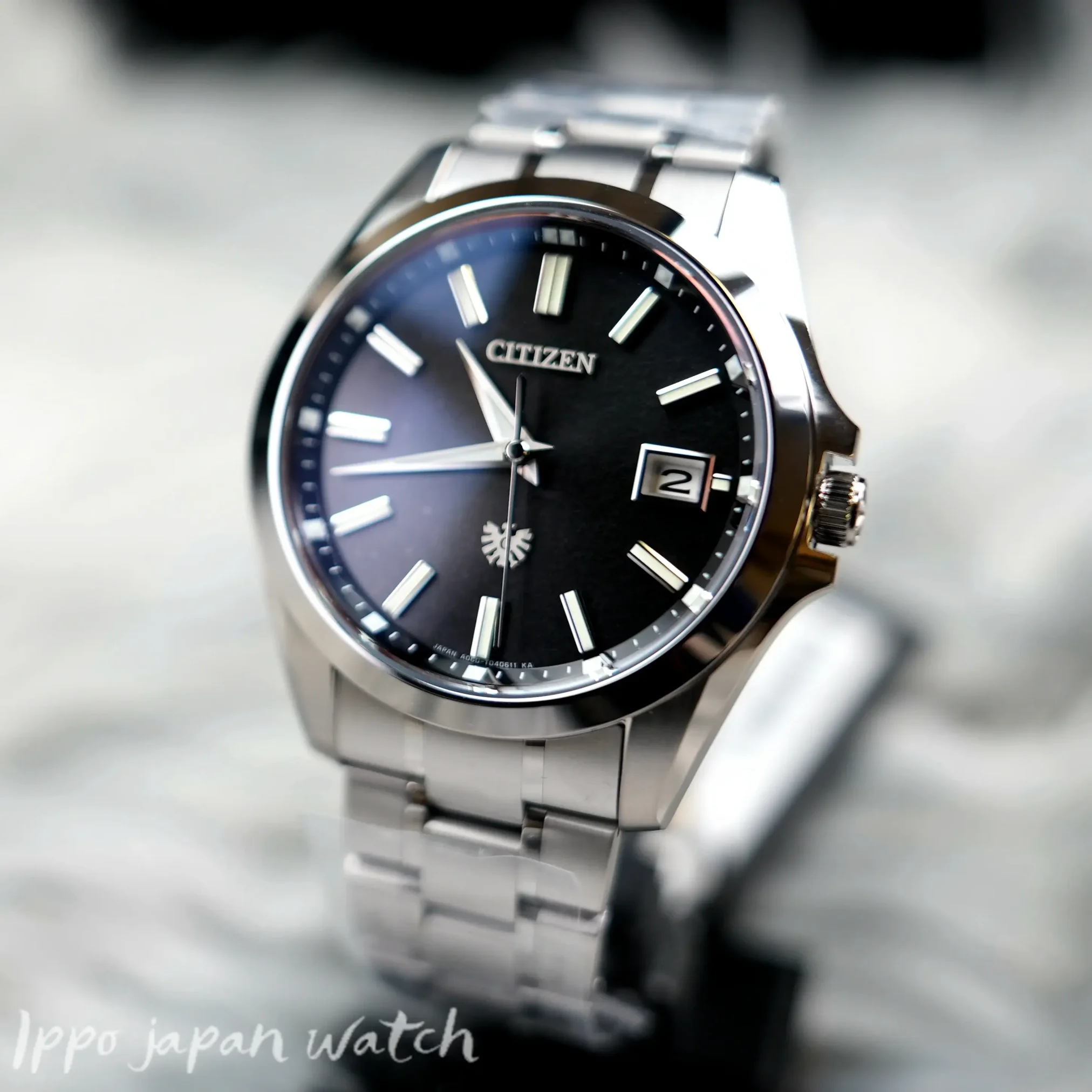 Đồng hồ The Citizen Eco-Drive Tosa Washi AQ4091-56E mặt số màu đen. Dây đeo bằng titanium. Thân vỏ bằng titanium.