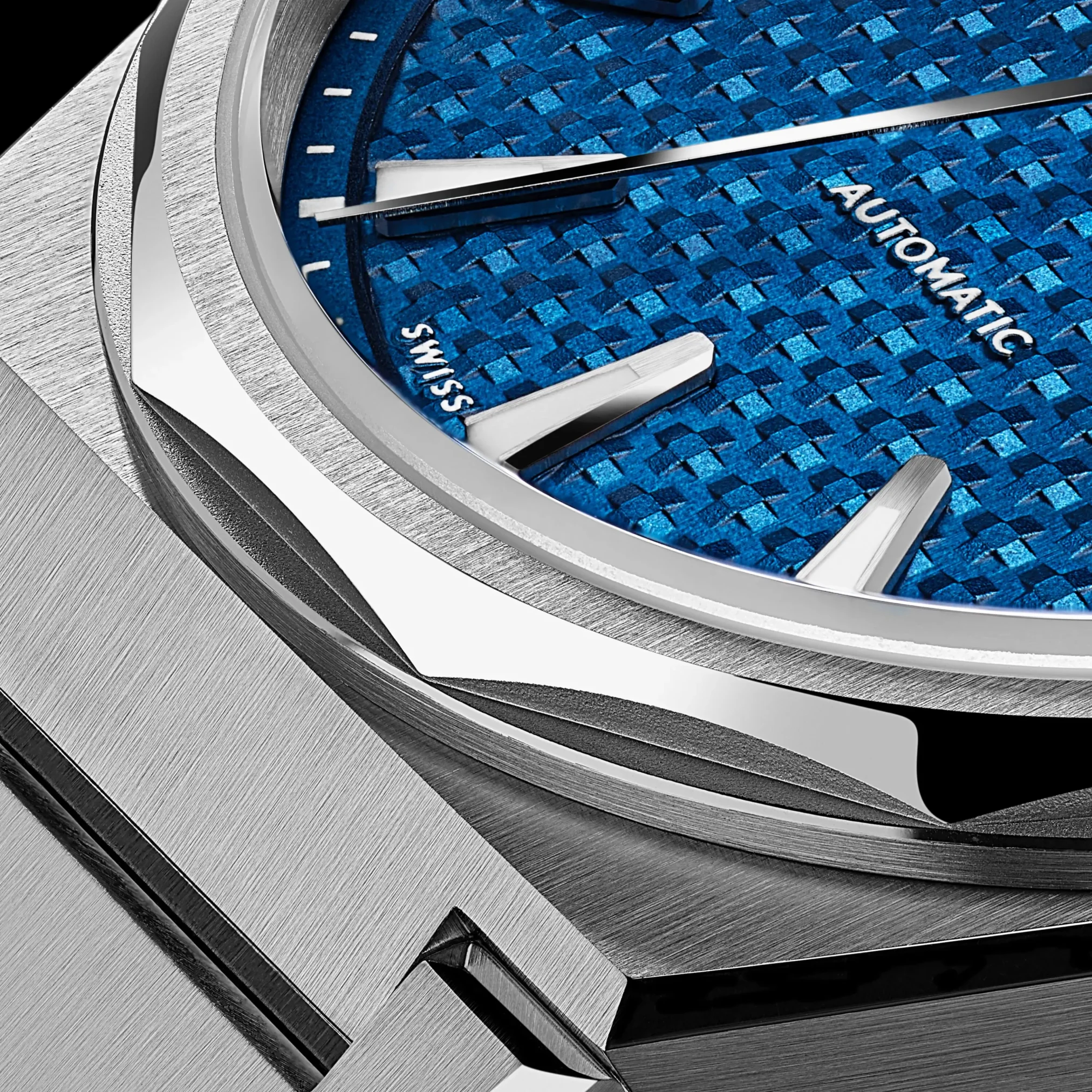 Đồng hồ Christopher Ward C12 The Twelve Nordic Blue 36mm C12-36A3H1-S00B0-B0 mặt số màu xanh. Thiết kế lộ cơ. Dây đeo bằng thép. Thân vỏ bằng thép.