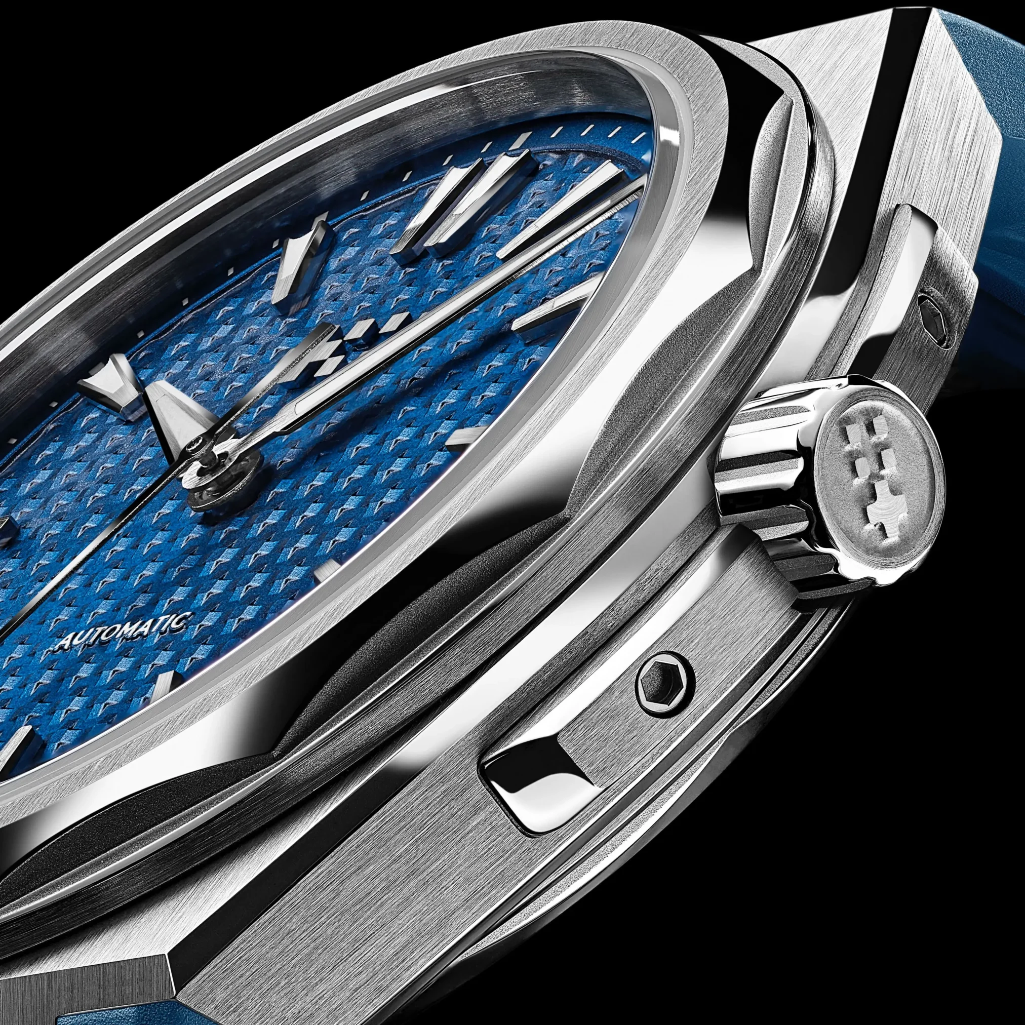 Đồng hồ Christopher Ward C12 The Twelve Nordic Blue 36mm C12-36A3H1-S00B0-B0 mặt số màu xanh. Thiết kế lộ cơ. Dây đeo bằng thép. Thân vỏ bằng thép.