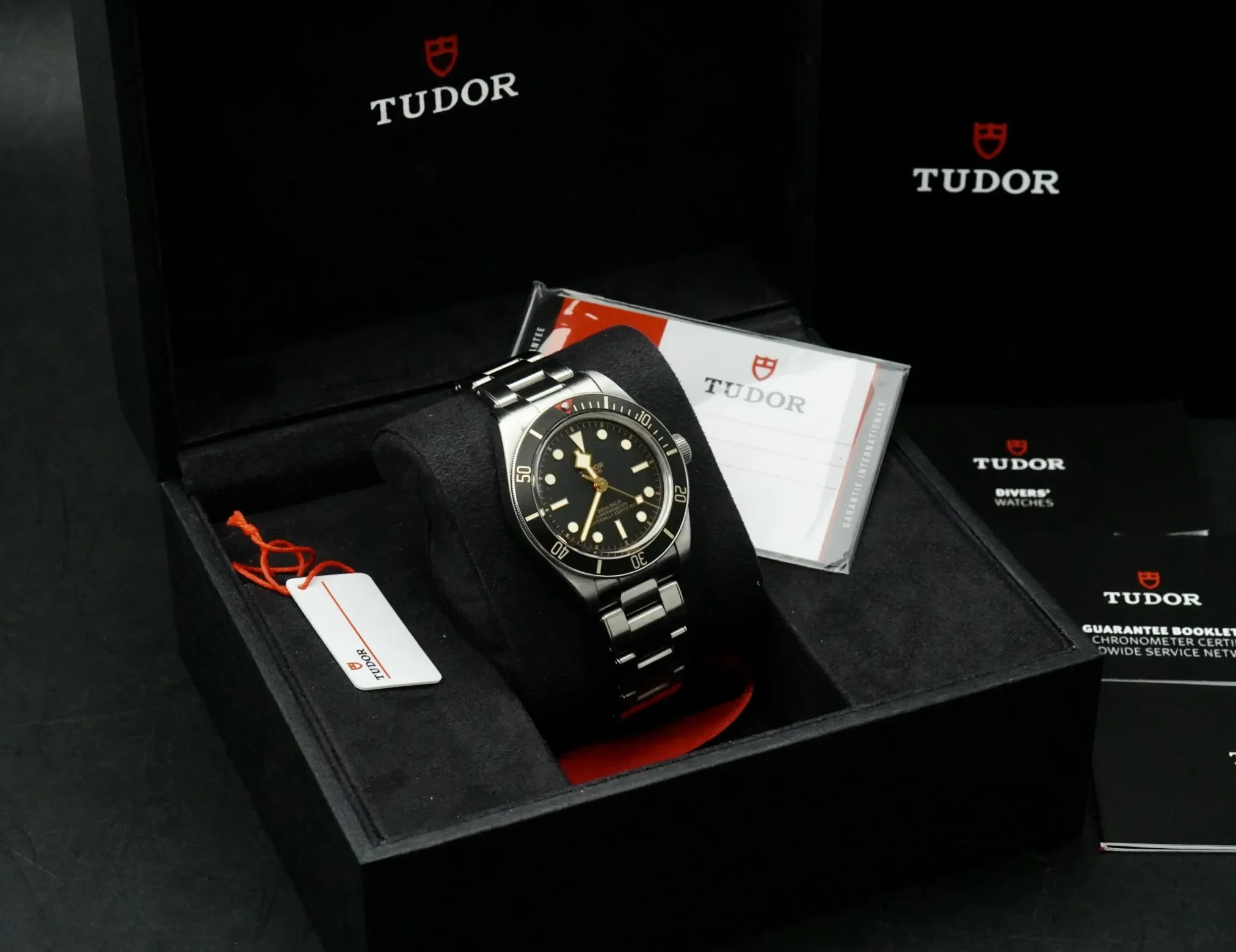 Đồng Hồ Tudor Black Bay 58 Chronometer M79030N-0001 mặt số màu đen. Dây đeo bằng thép. Thân vỏ bằng thép.