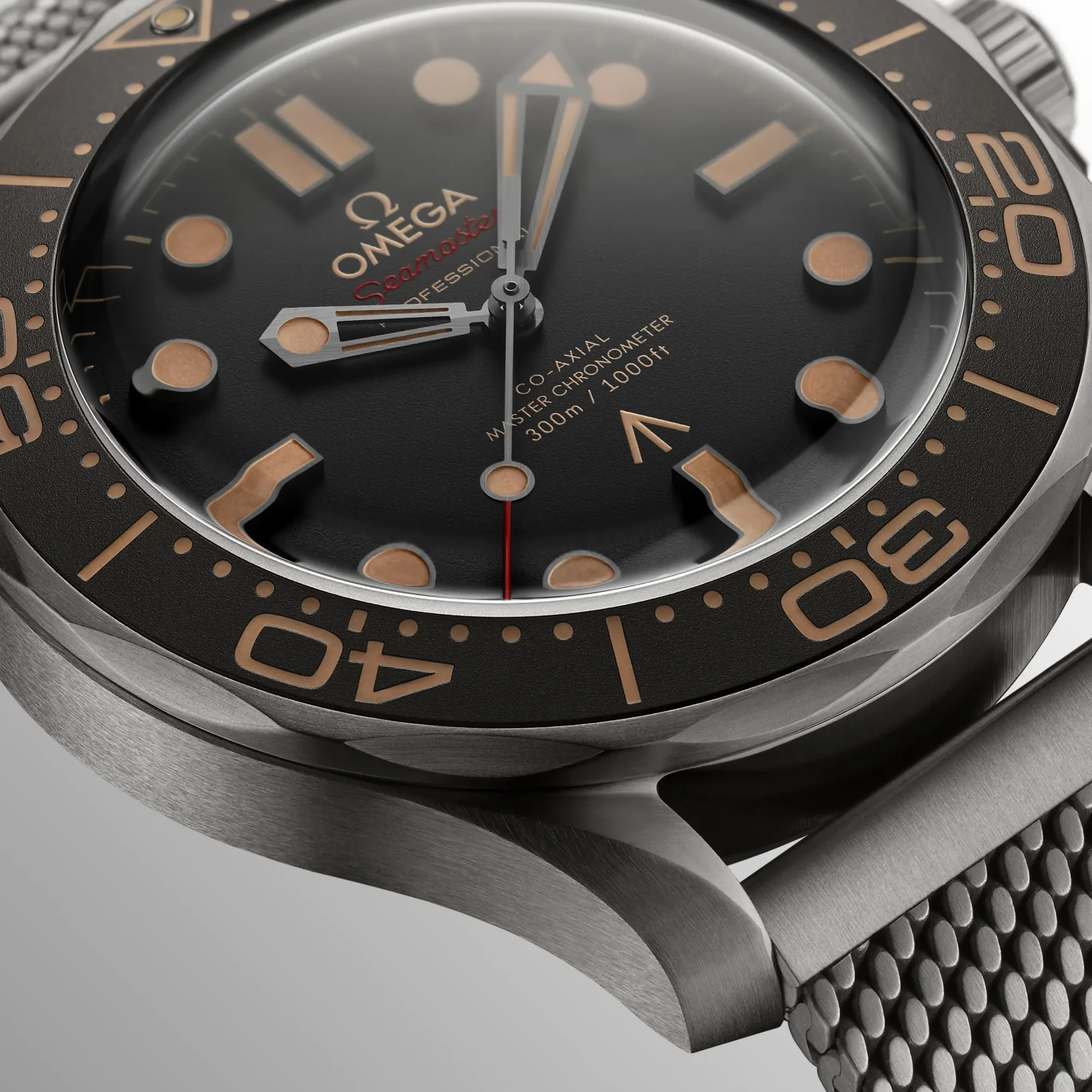 Đồng hồ Omega Seamaster Diver 300M "No Time To Die" 007 Limited 210.90.42.20.01.001 mặt số màu xám. Dây đeo bằng titanium. Thân vỏ bằng titanium.