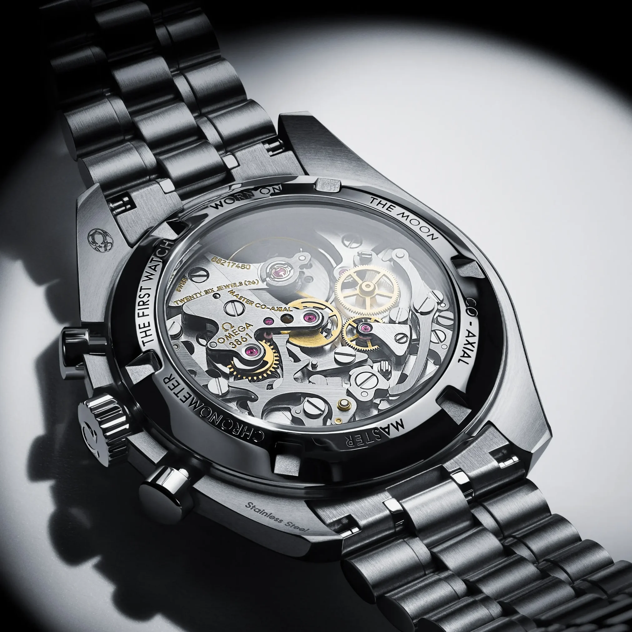 Đồng hồ Omega Speedmaster Moonwatch Professional 310.30.42.50.04.001 mặt số màu trắng. Dây đeo bằng thép. Thân vỏ bằng thép.