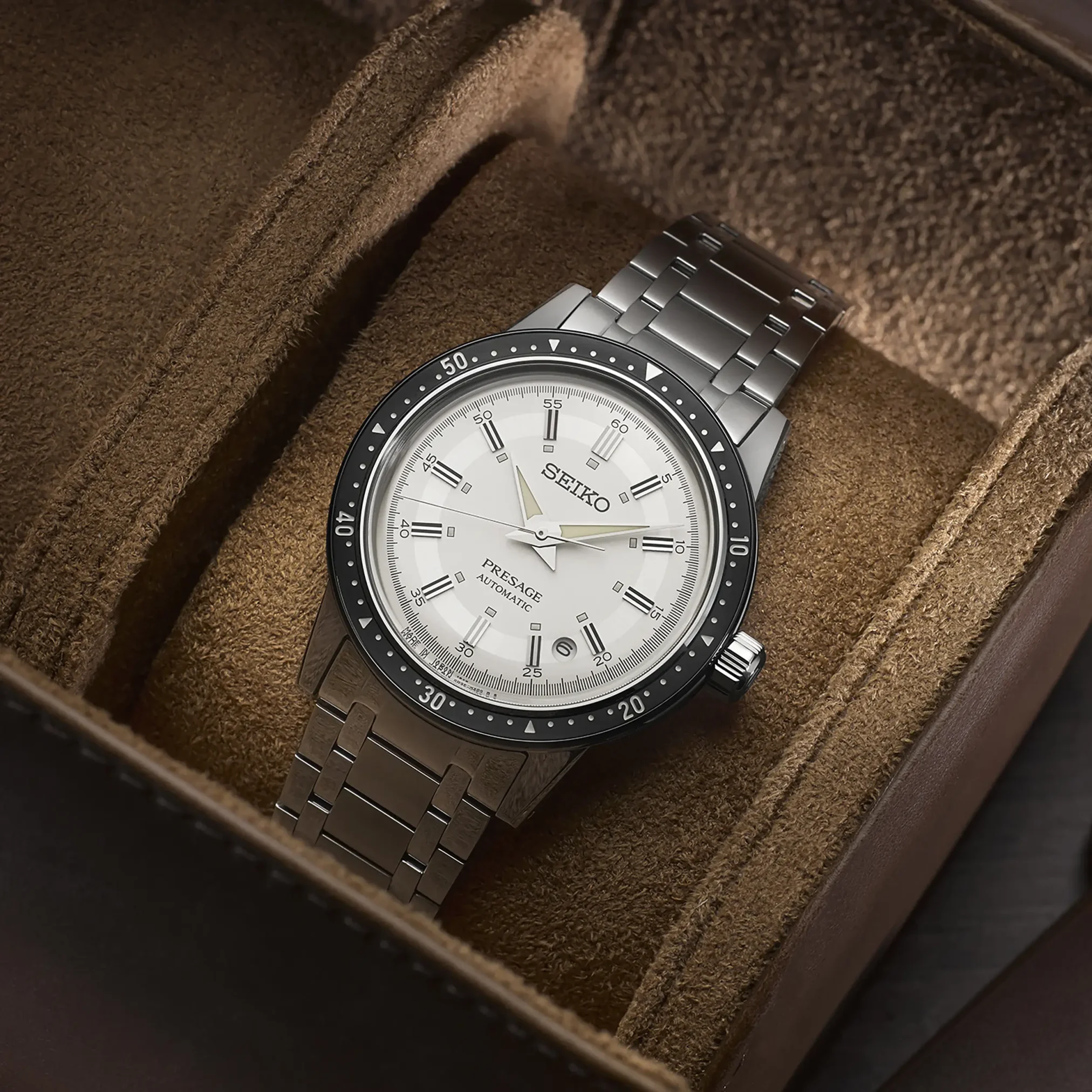 Đồng hồ Seiko Presage Style60's Crown Chronograph 60th Anniversary Limited Edition SRPK61J1 mặt số màu trắng. Dây đeo bằng thép. Thân vỏ bằng thép.
