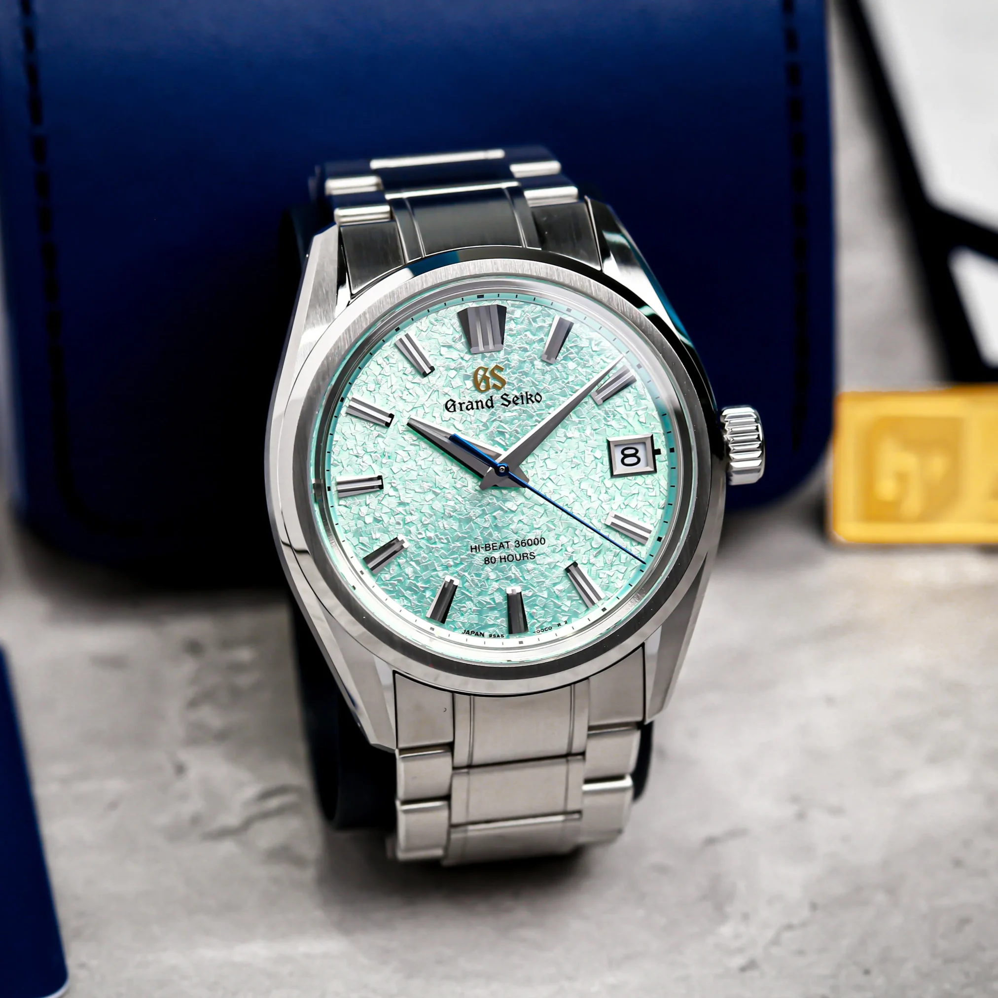 Đồng hồ Grand Seiko Evolution 9 Genbi Valley Limited Edition SLGH021 mặt số xanh. Dây đeo bằng thép. Thân vỏ bằng thép.