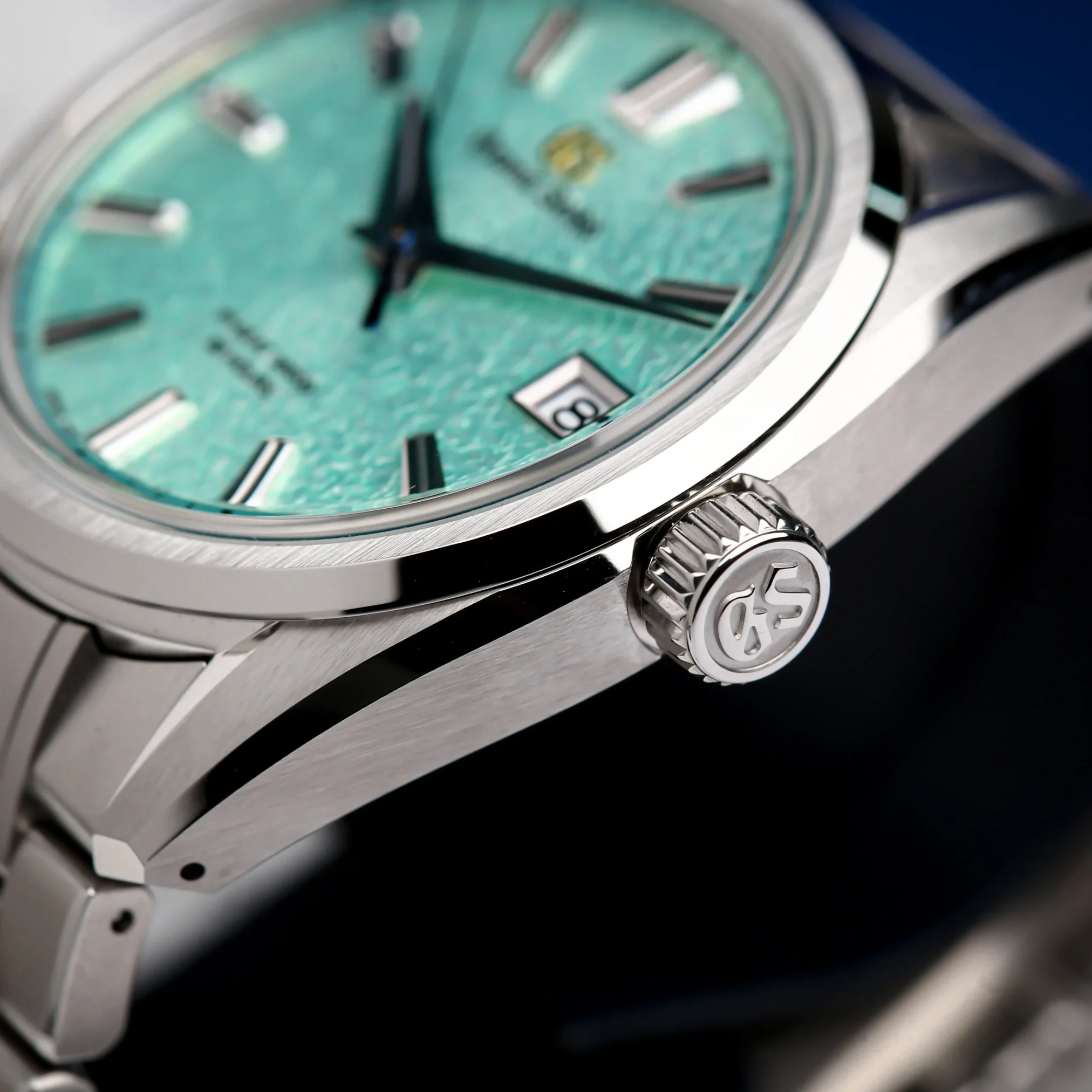 Đồng hồ Grand Seiko Evolution 9 Genbi Valley Limited Edition SLGH021 mặt số xanh. Dây đeo bằng thép. Thân vỏ bằng thép.