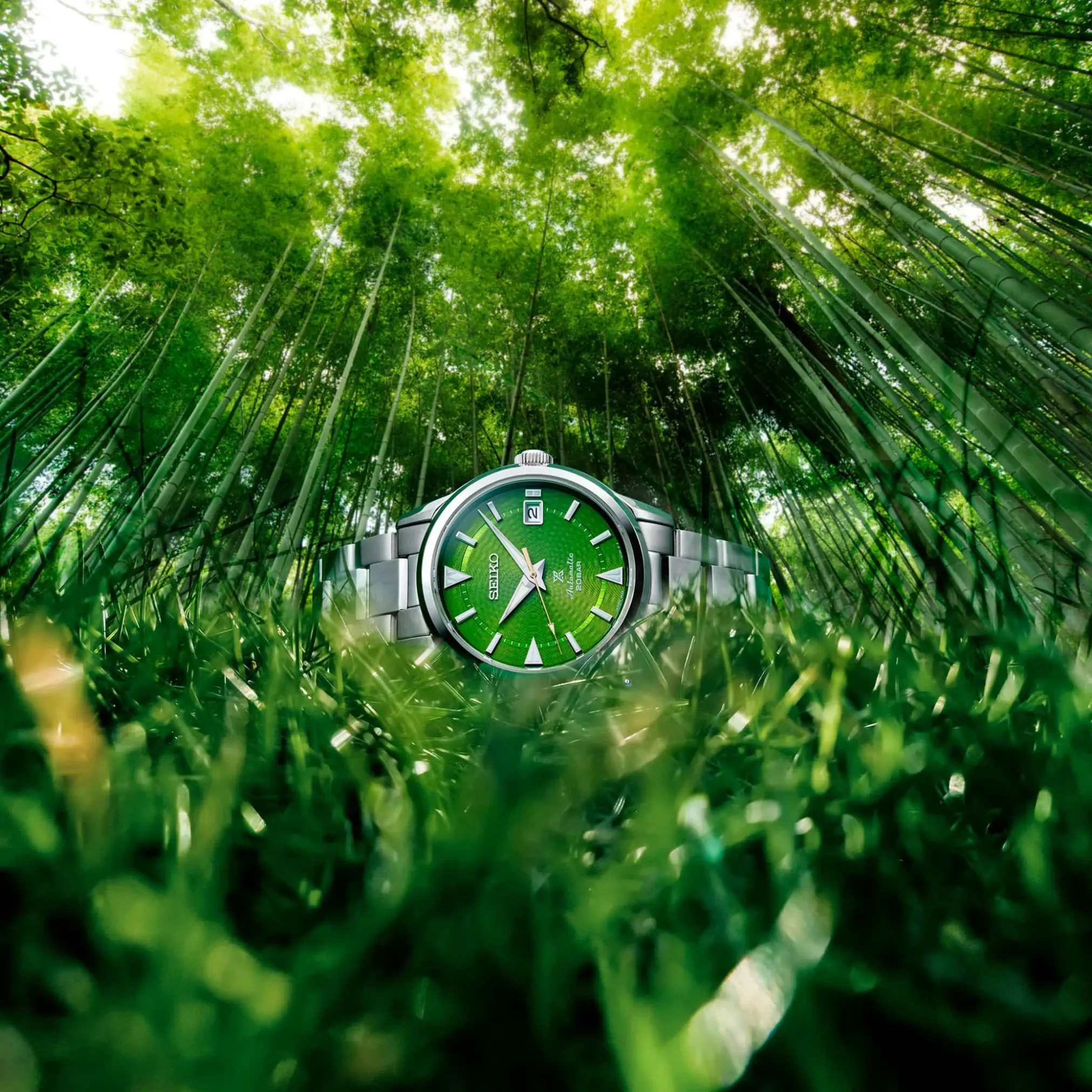Đồng hồ Seiko Prospex Alpinist Save Forest Bamboo Grove Limited Edition SPB435J mặt số màu xanh. Dây đeo bằng thép. Thân vỏ bằng thép.