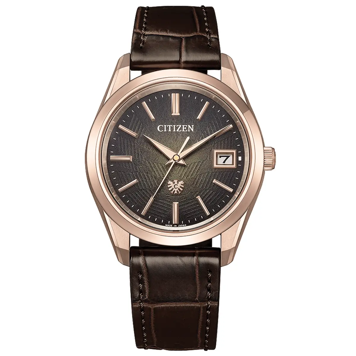 Đồng hồ The Citizen Iconic Nature Titanium Limited Edition AQ4106-00W với mặt số màu nâu. Dây đeo bằng da. Thân vỏ bằng titanium.