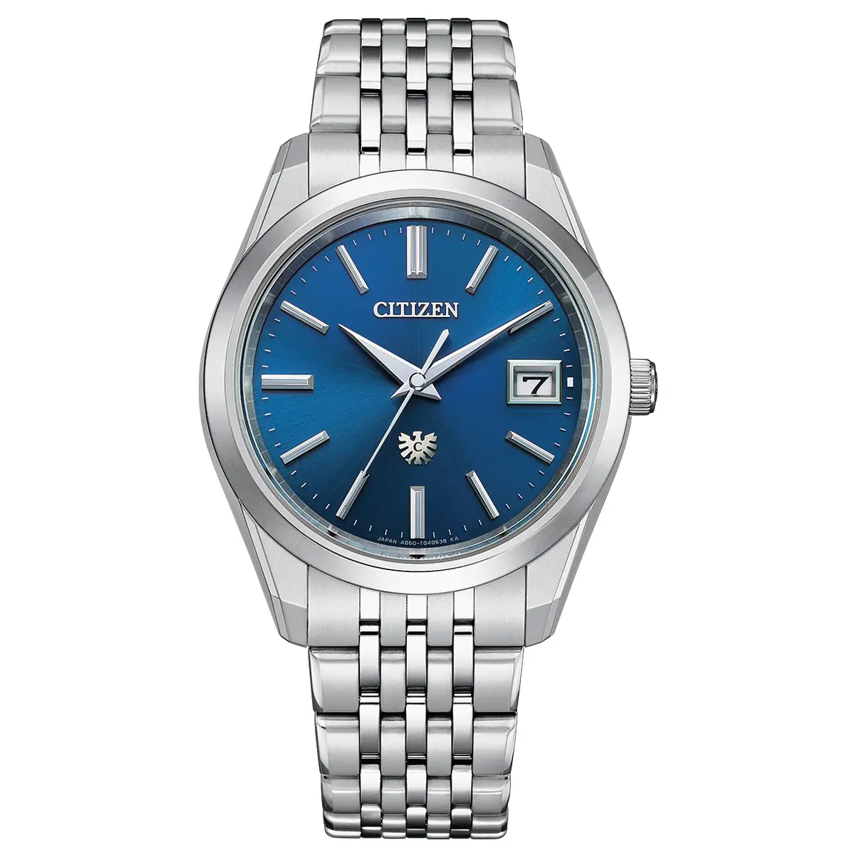 Đồng hồ The Citizen Eco-Drive Titanium AQ4100-57L với mặt số màu xanh. Dây đeo bằng titanium. Thân vỏ bằng titanium.