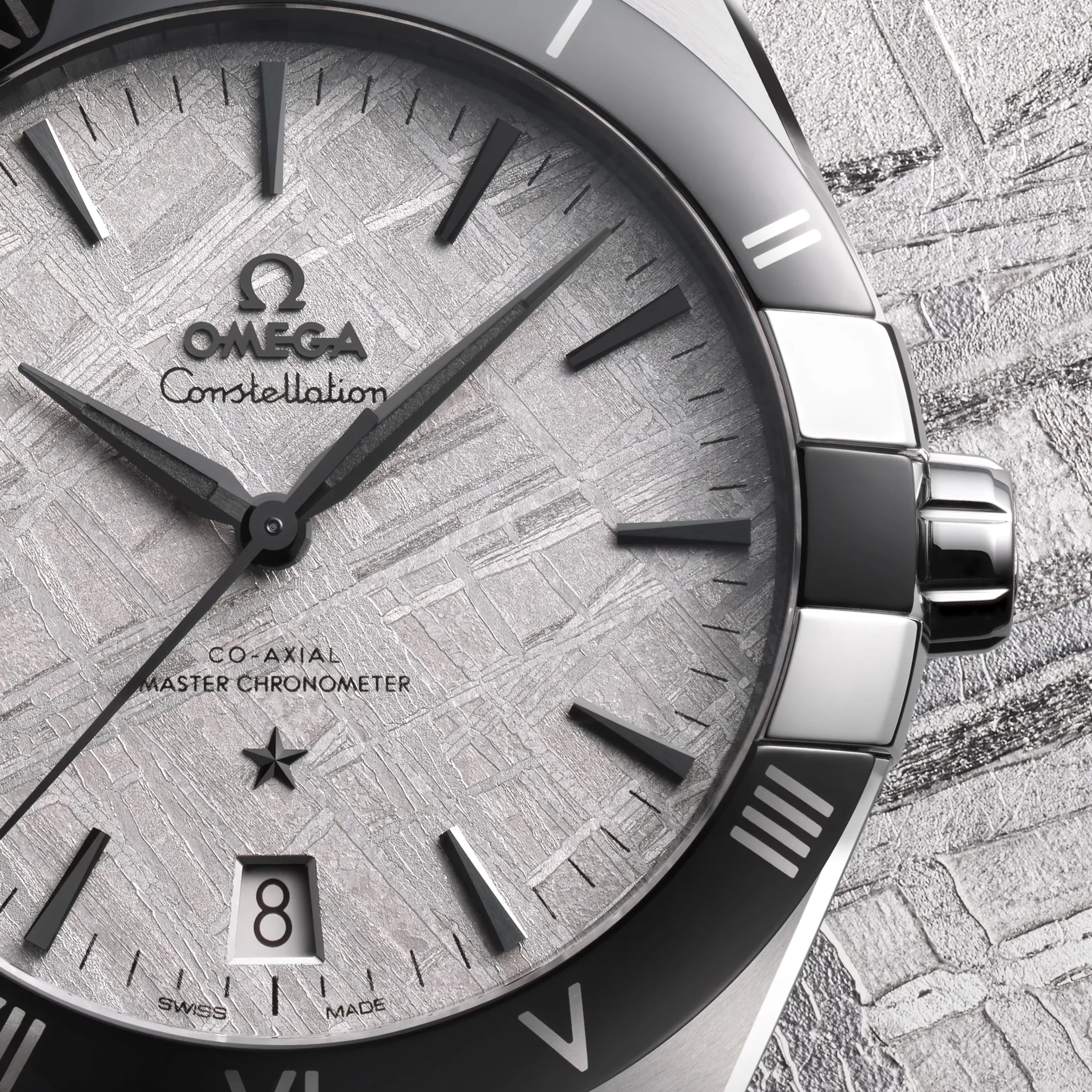 Đồng hồ Omega Constellation Co-Axial Master Chronometer 131.30.41.21.99.001 mặt số màu xám. Dây đeo bằng thép. Thân vỏ bằng thép.