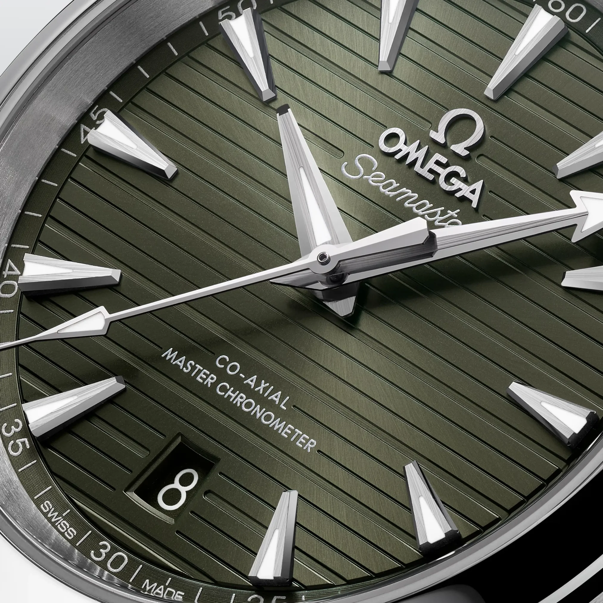 Đồng hồ Omega Seamaster Aqua Terra 150M 220.10.38.20.10.003 với mặt số màu xanh. Dây đeo bằng thép. Thân vỏ bằng thép.