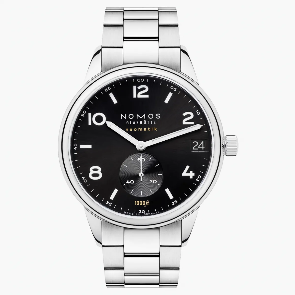 Đồng hồ Nomos Glashutte Club Sport Neomatik 42 Date Black Ref.781 CLS161011B2CSM với mặt số màu đen. Dây đeo bằng thép. Thân vỏ bằng thép.