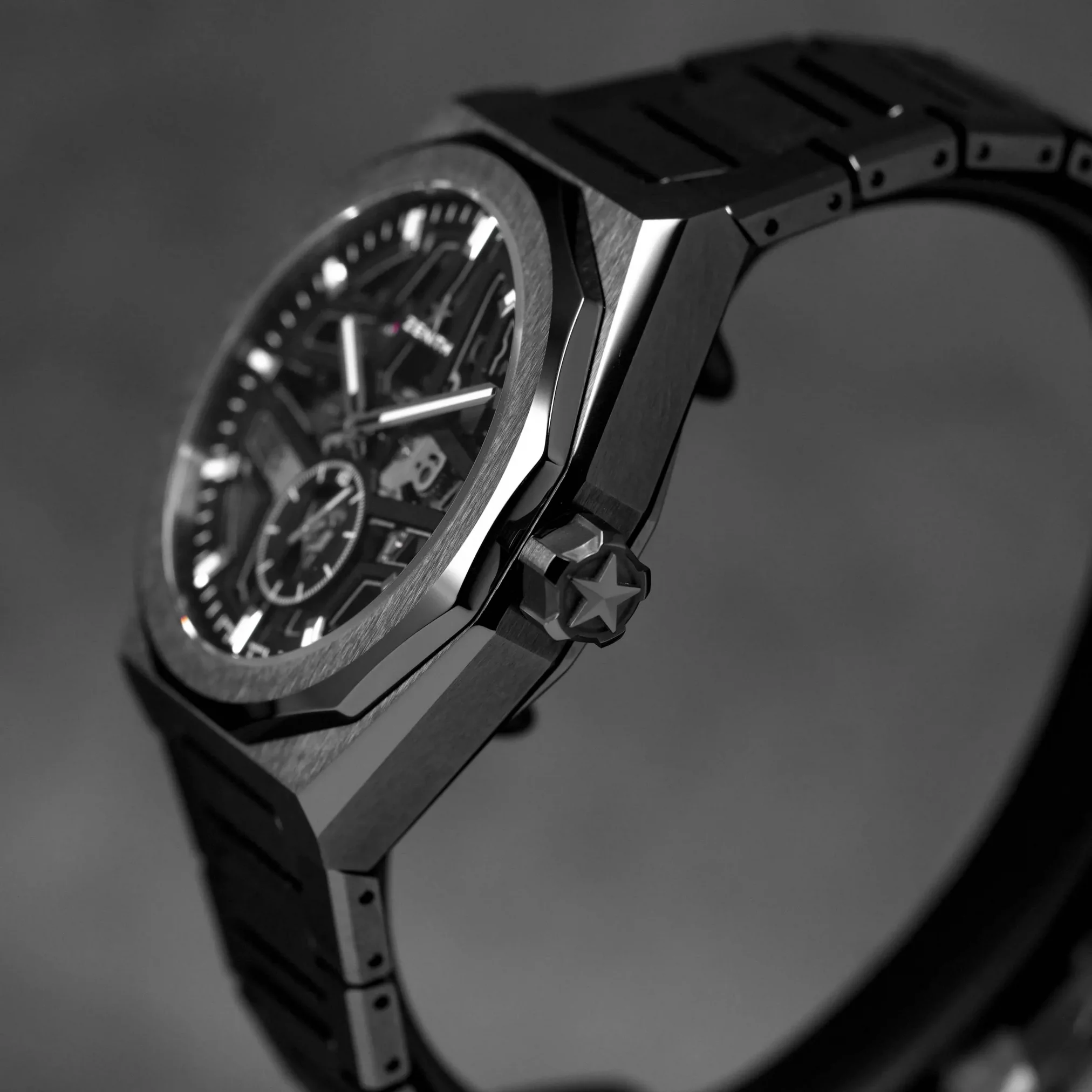 Đồng hồ Zenith Defy Skyline Skeleton 49.9300.3620/78.I001 với mặt số màu đen. Dây đeo bằng black ceramic và cao su. Thân vỏ bằng black ceramic.