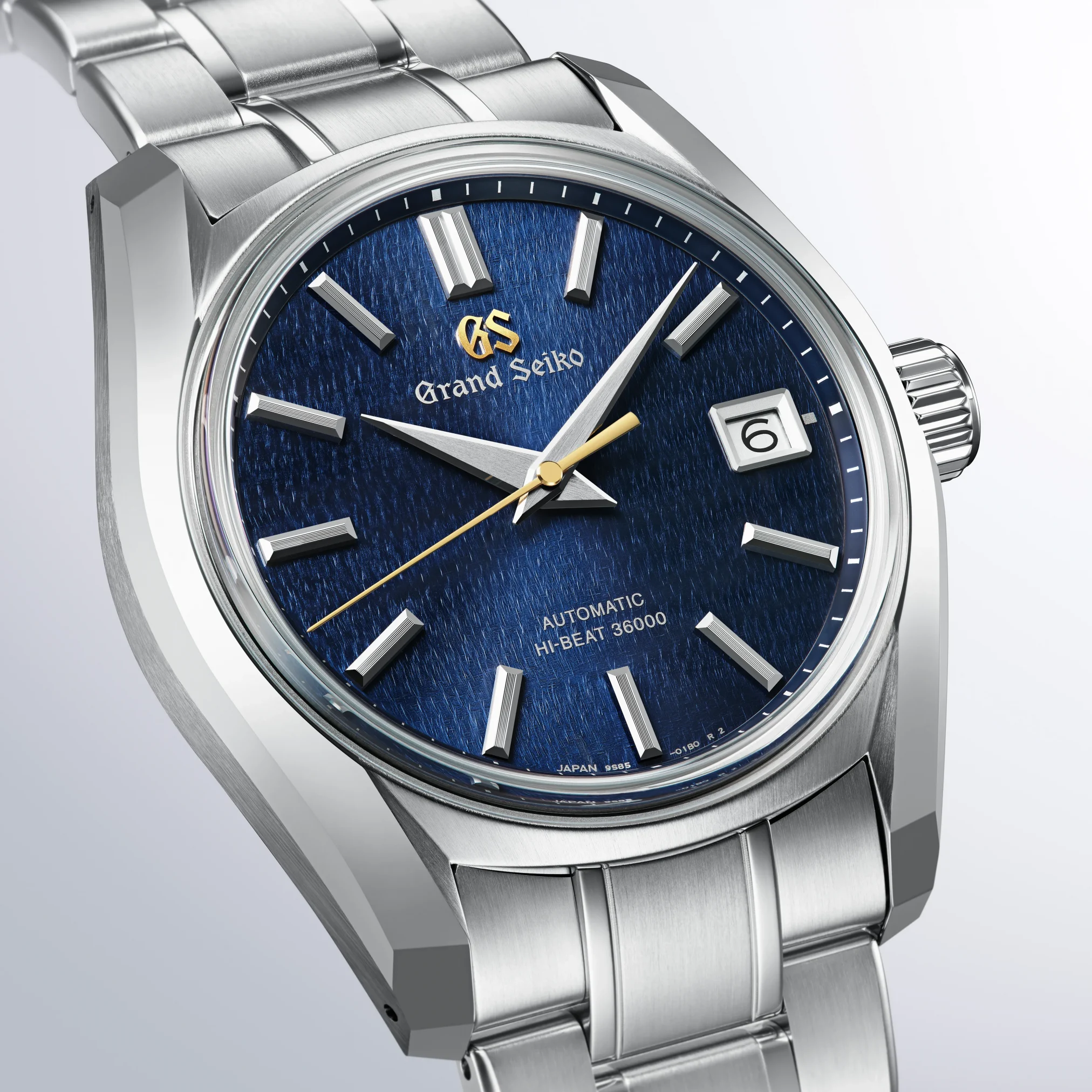 Đồng hồ Grand Seiko Heritage Collection 62GS Shubun SBGH353 với mặt số màu xanh. Dây đeo bằng thép Ever brilliant steel. Thân vỏ bằng bằng thép Ever brilliant steel.