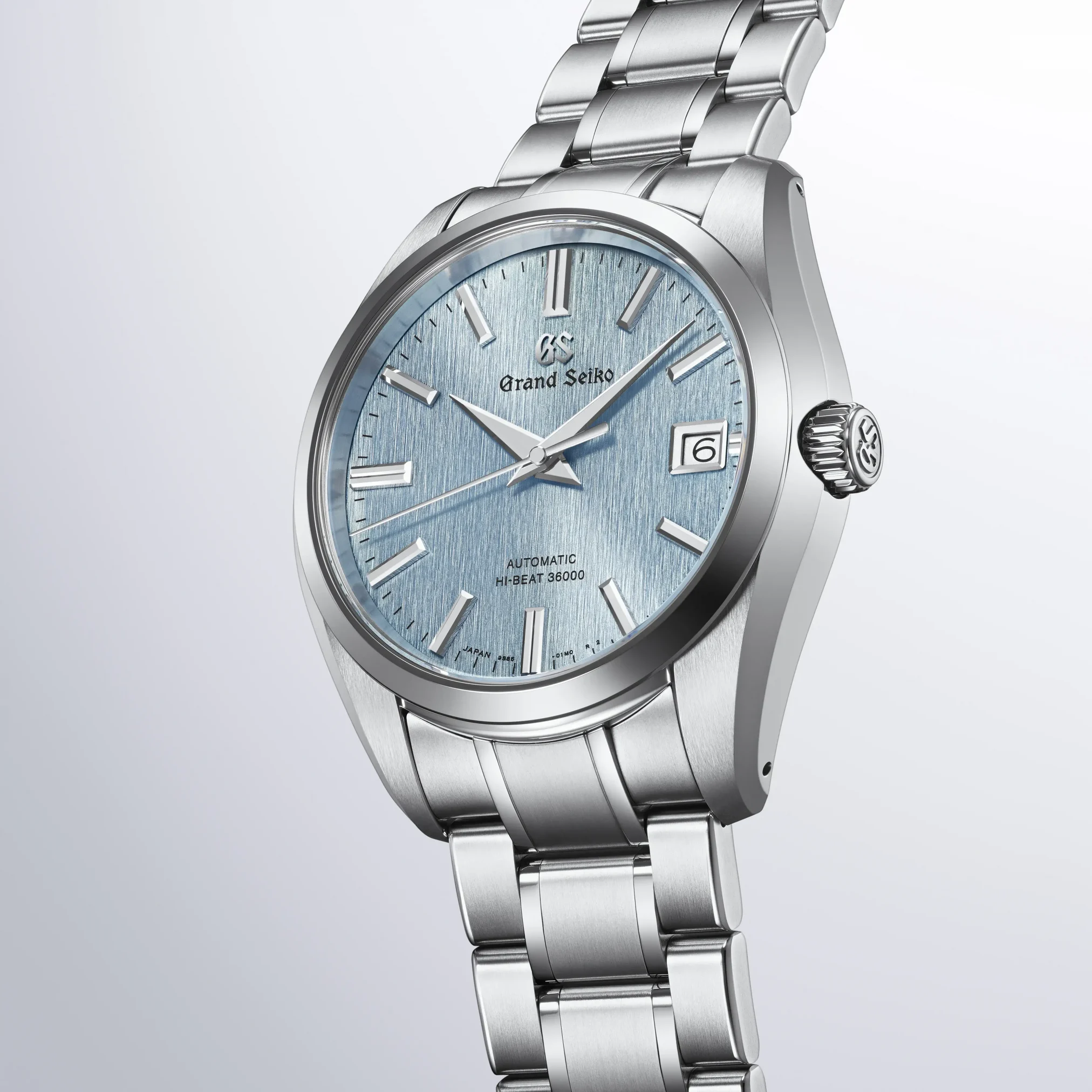 Đồng hồ Grand Seiko Heritage Collection “Icefall” SBGH349 với mặt số màu xanh. Dây đeo bằng High-Intensity Titanium. Thân vỏ bằng High-Intensity Titanium.