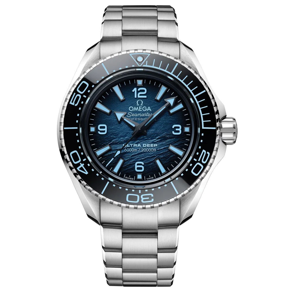 Đồng hồ Omega Seamaster Planet Ocean 6000M 215.30.46.21.03.002 với mặt số màu xanh. Dây đeo bằng thép. Thân vỏ bằng thép.